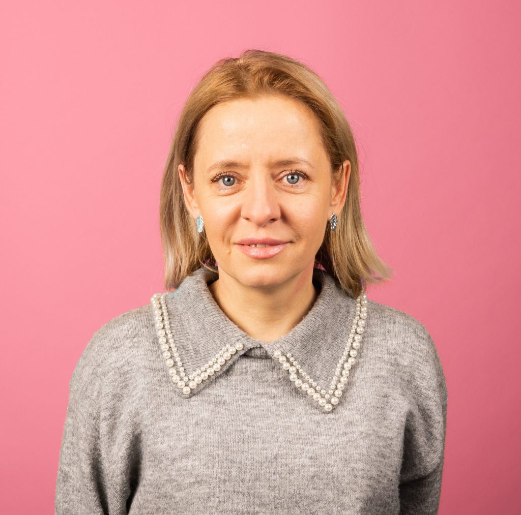 Urszula Czechowski, ekonomiassistent