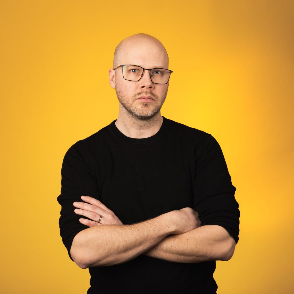 Porträttbild av Joakim Broman, redaktör för Smedjan
