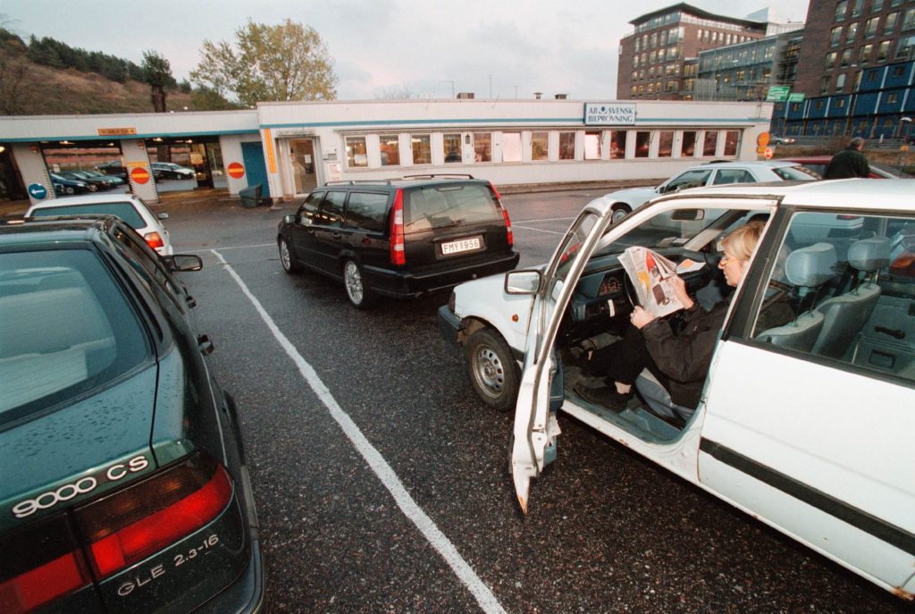 Bilprovningsköer