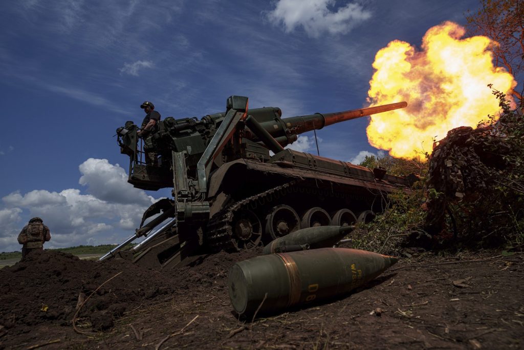 Ukrainsk moteld mot ett ryskt anfall i Donetsk. Foto: Evgeniy Maloletka/AP