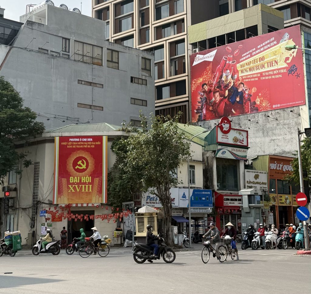 Vägkorsning i Hanoi. Foto: Hannes Berggren