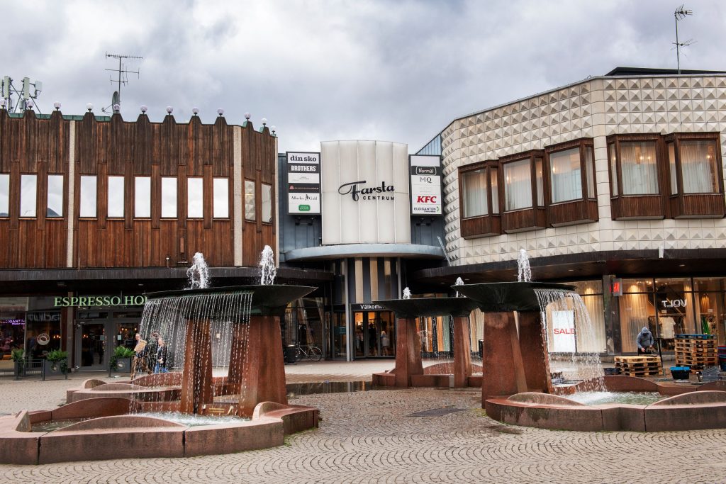 Flera av vårdmottagningarna på S lista ligger i gallerior som inte ägs av Regionen, exempelvis Farsta Centrum. Foto: Anna Hållams/TT