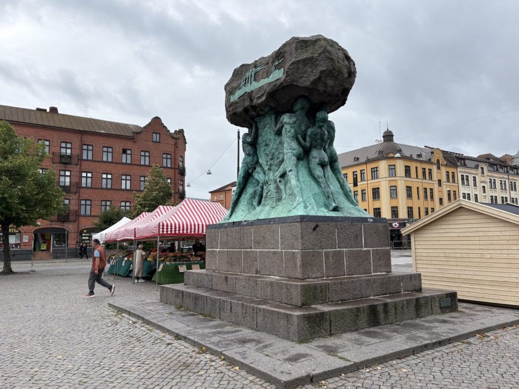 Staty på torg i Malmö
